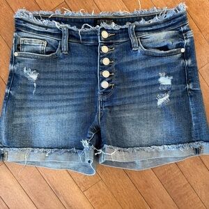 JUDY BLUE Size Large Distressed Jean Shorts